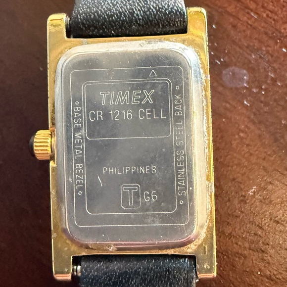 Vintage Timex Gold-Tone Rectangular Watch with Black Braided Leather Strap - Picture 2 of 3